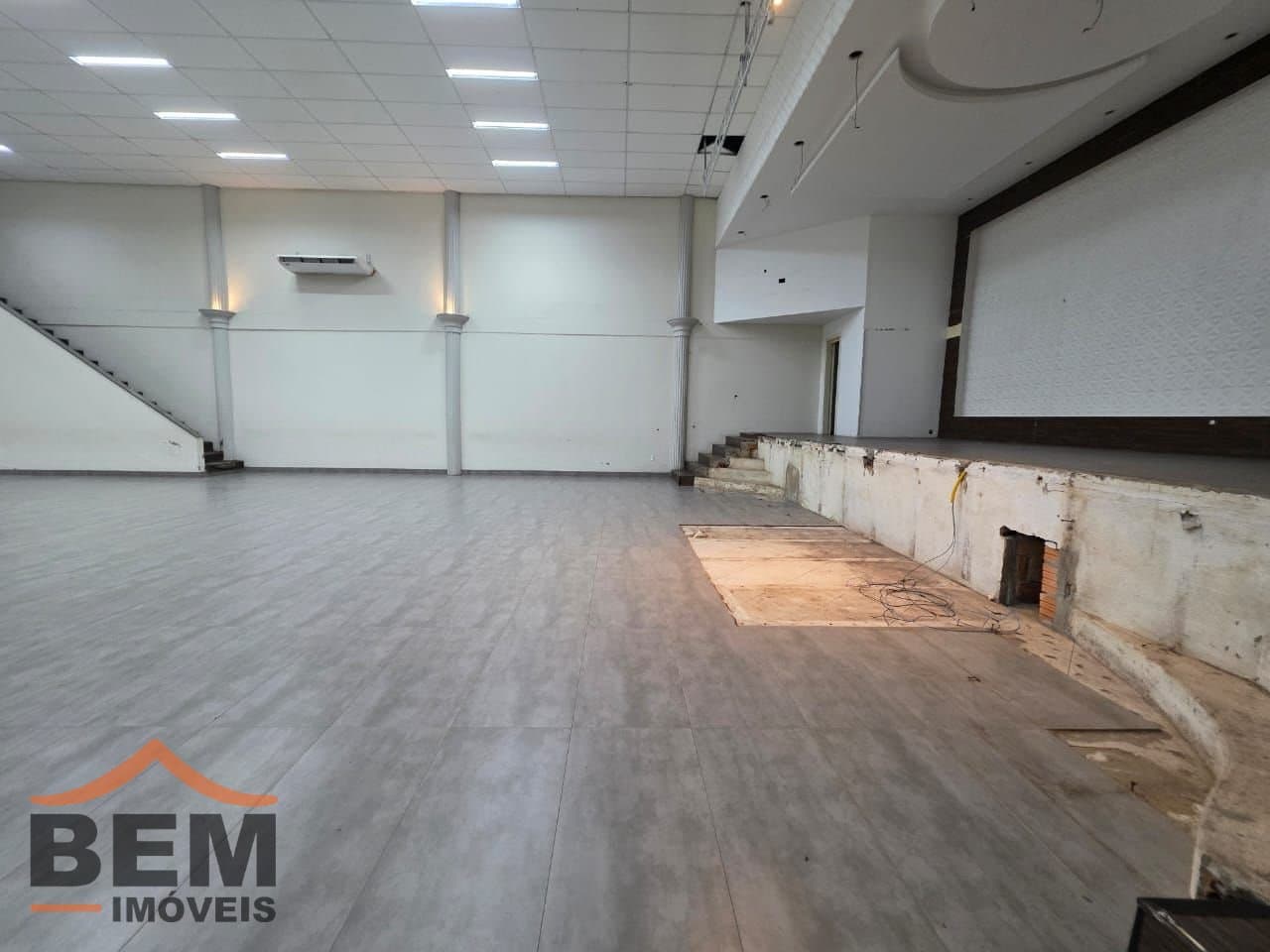Salas/Conjuntos para Locação com 520m² no bairro Municipios, em Balneário Camboriú: 07-  SALA COMERCIAL 