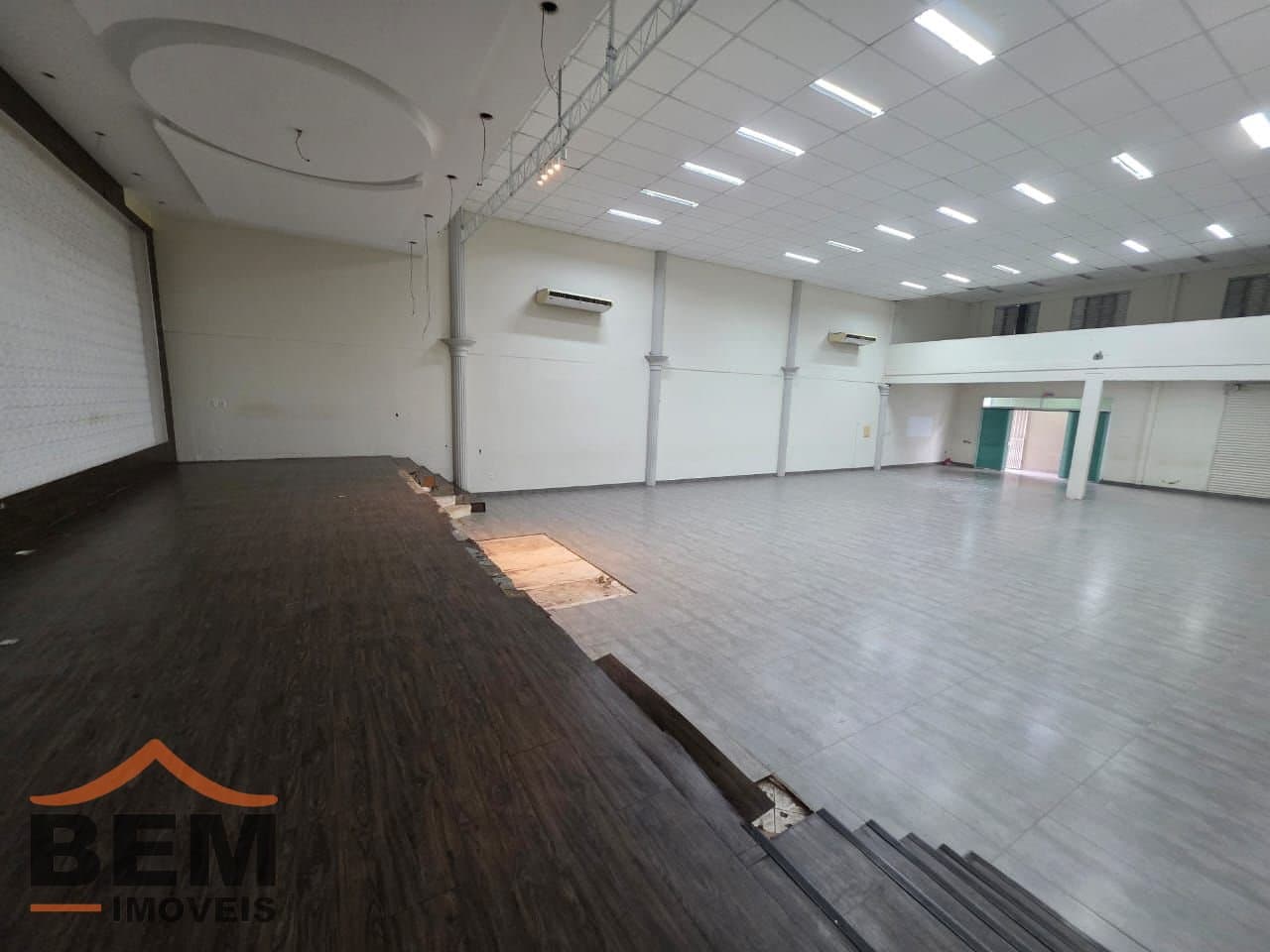 Salas/Conjuntos para Locação com 520m² no bairro Municipios, em Balneário Camboriú: 12-  SALA COMERCIAL 