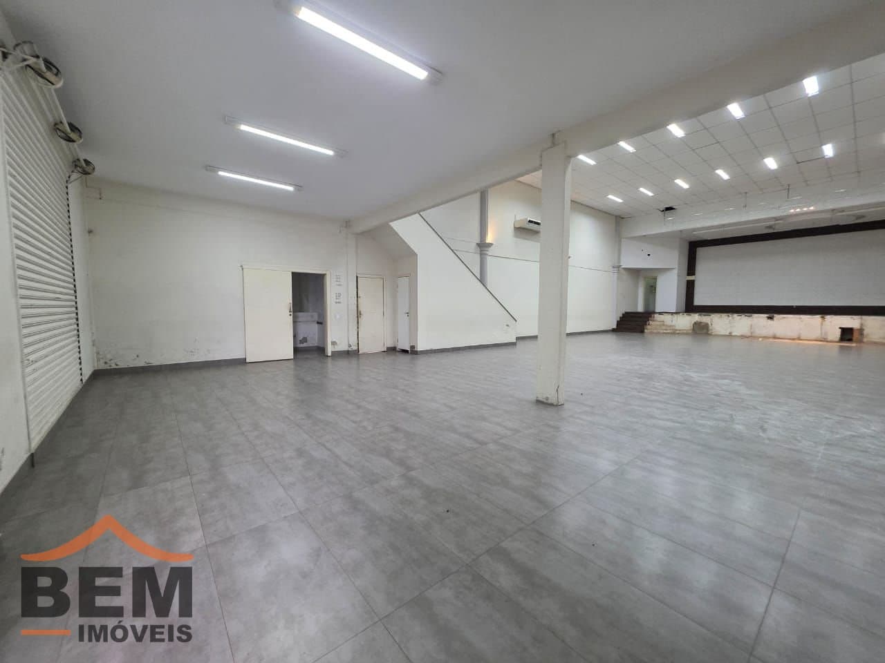 Salas/Conjuntos para Locação com 520m² no bairro Municipios, em Balneário Camboriú: 05-  SALA COMERCIAL 