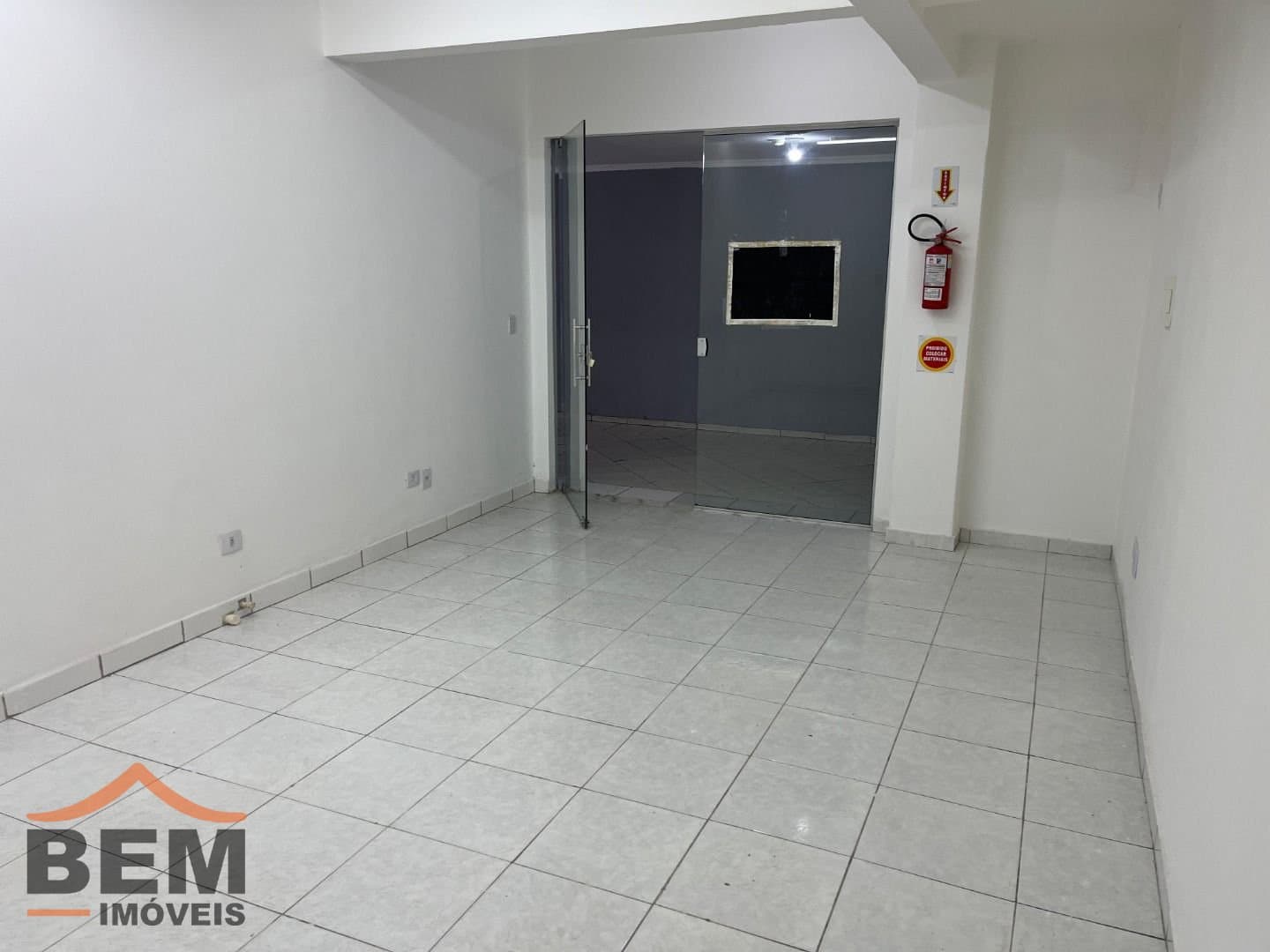 Salas/Conjuntos para Locação com 33m² no bairro Centro, em Camboriú: 02-  SALA COMERCIAL 