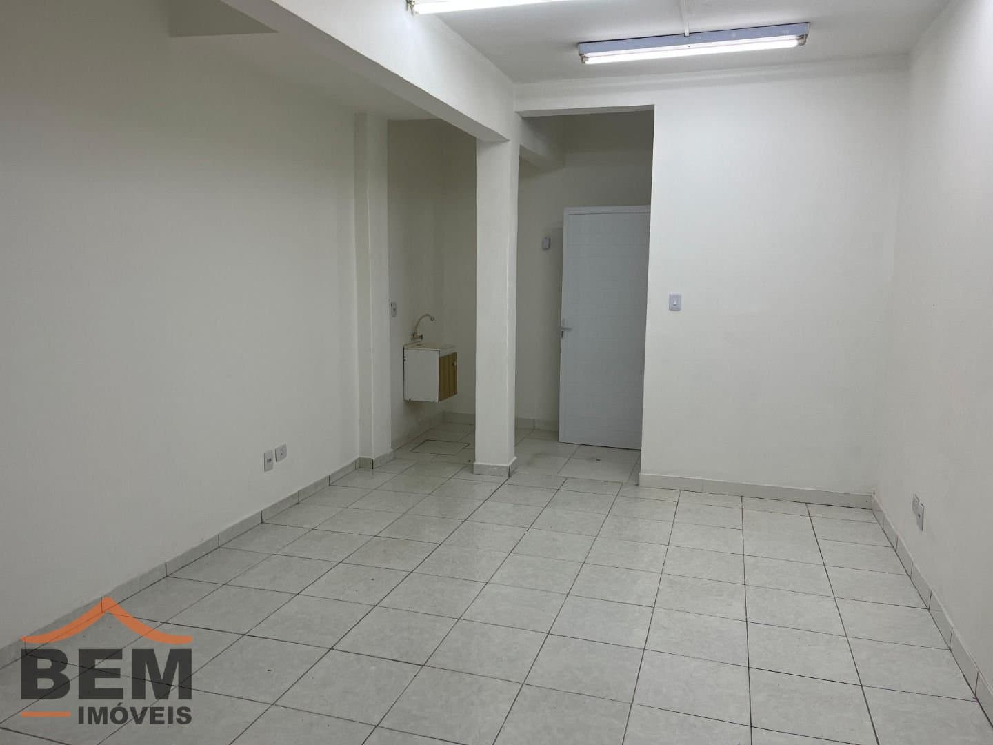Salas/Conjuntos para Locação com 33m² no bairro Centro, em Camboriú: 04-  SALA COMERCIAL 