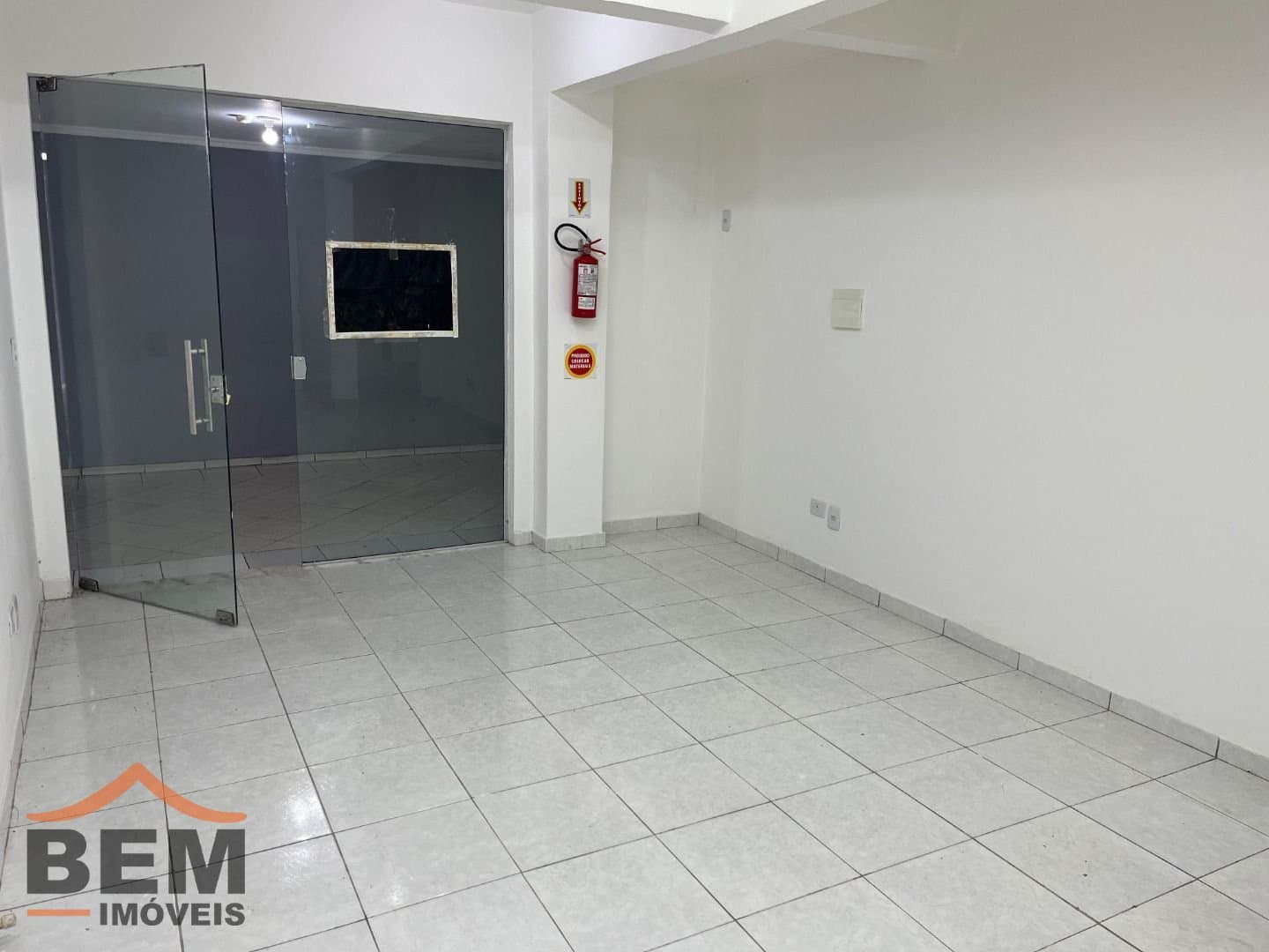 Salas/Conjuntos para Locação com 33m² no bairro Centro, em Camboriú: 01- SALA COMERCIAL 