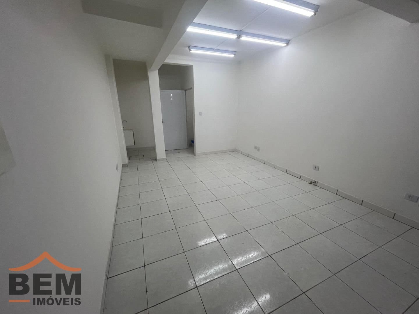 Salas/Conjuntos para Locação com 33m² no bairro Centro, em Camboriú: 03-  SALA COMERCIAL 