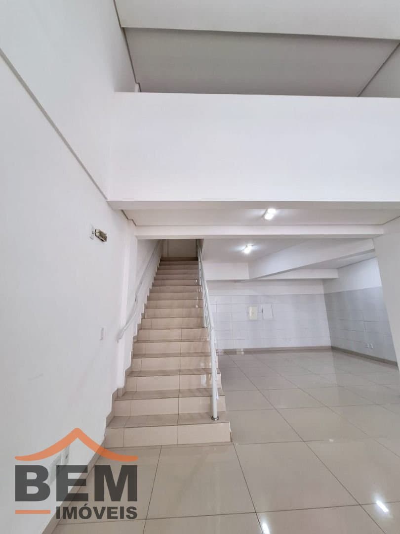 Salas/Conjuntos para Locação com 121m² no bairro Centro, em Balneário Camboriú: 04-  SALA COMERCIAL 