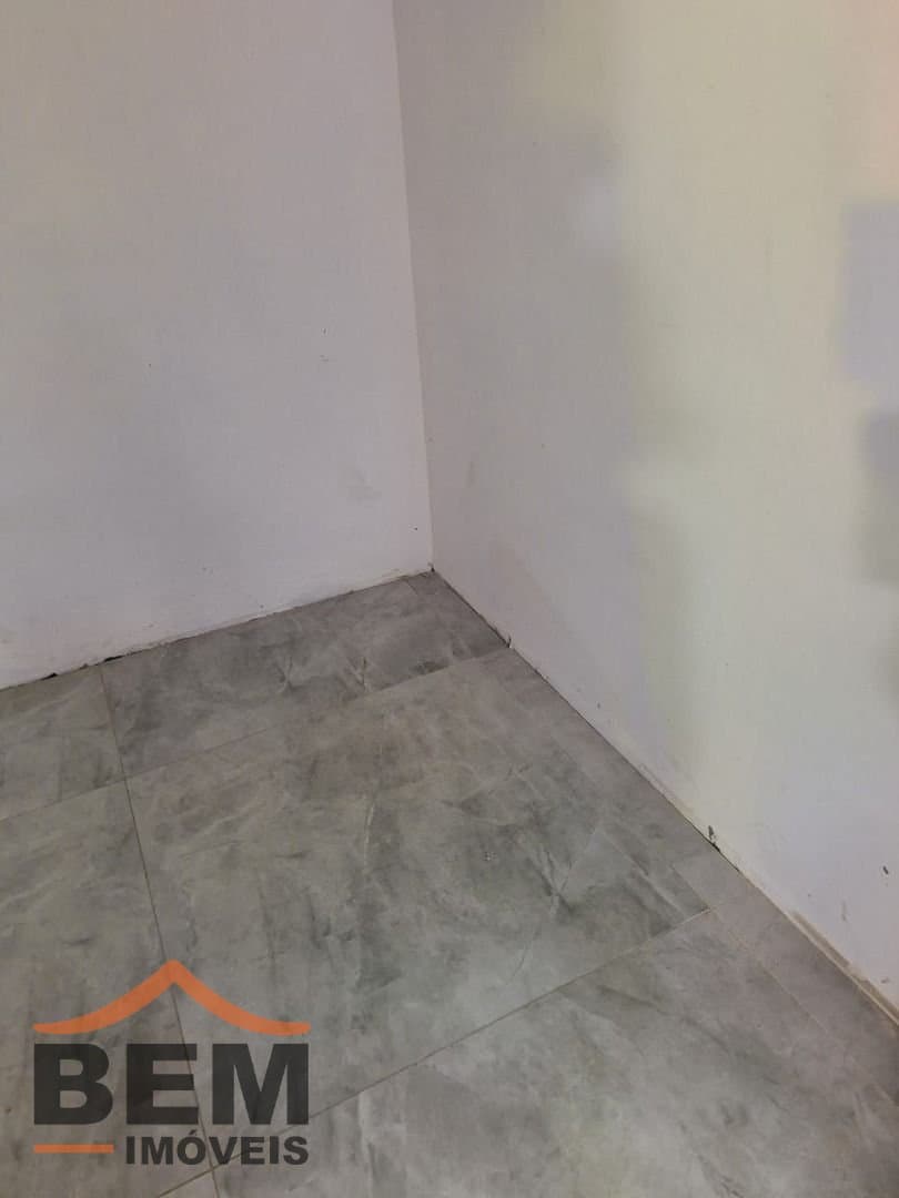 Salas/Conjuntos para Locação com 4m² no bairro Centro, em Balneário Camboriú: 02-  SALA COMERCIAL 