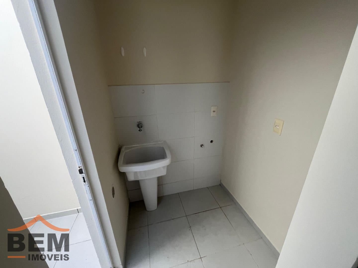 Apartamento para Locação com 2 quartos e 64m² no bairro São Francisco de Assis, em Camboriú: 10- LAVANDERIA