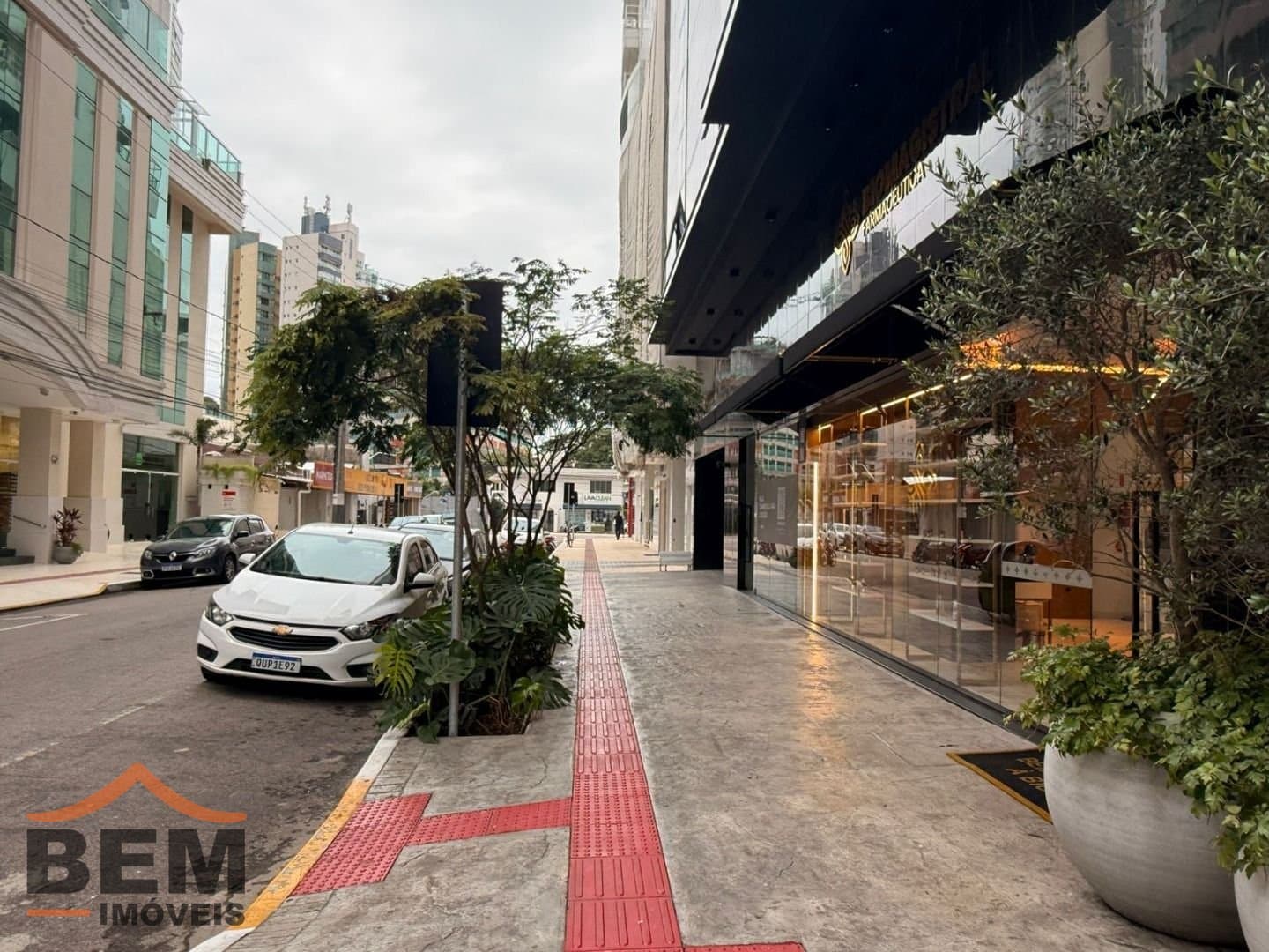 Salas/Conjuntos para Locação com 75m² no bairro Pioneiros, em Balneário Camboriú: 04- VISTA