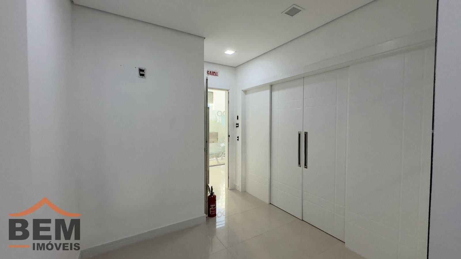 Salas/Conjuntos para Locação com 105m² no bairro Pioneiros, em Balneário Camboriú: 06-  SALA COMERCIAL 