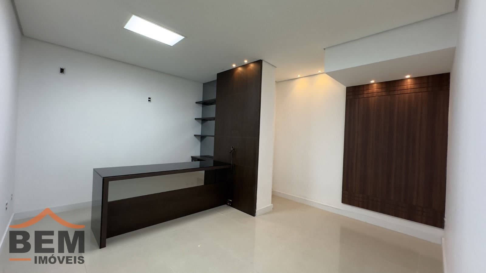 Salas/Conjuntos para Locação com 105m² no bairro Pioneiros, em Balneário Camboriú: 10-  SALA COMERCIAL 
