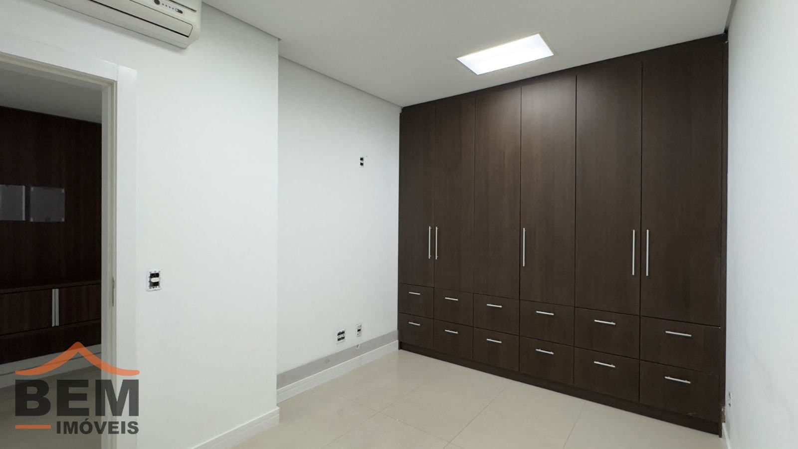 Salas/Conjuntos para Locação com 105m² no bairro Pioneiros, em Balneário Camboriú: 14-  SALA COMERCIAL 