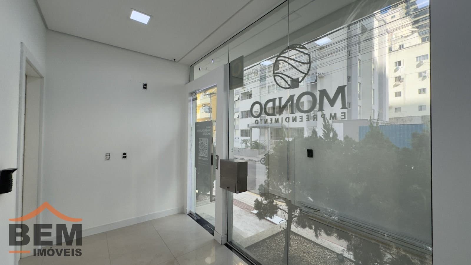 Salas/Conjuntos para Locação com 105m² no bairro Pioneiros, em Balneário Camboriú: 03- FACHADA
