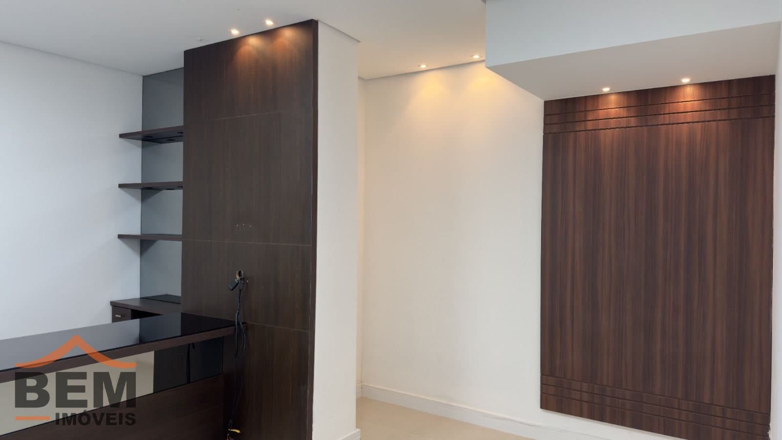 Salas/Conjuntos para Locação com 105m² no bairro Pioneiros, em Balneário Camboriú: 08-  SALA COMERCIAL 
