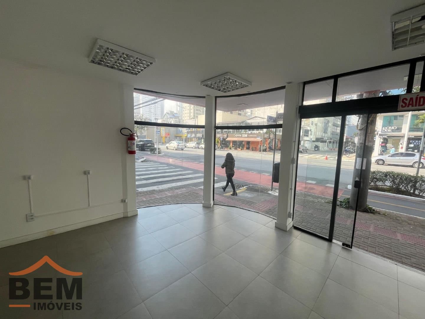 Salas/Conjuntos para Locação com 60m² no bairro Centro, em Balneário Camboriú: 11-SALA COMERCIAL 