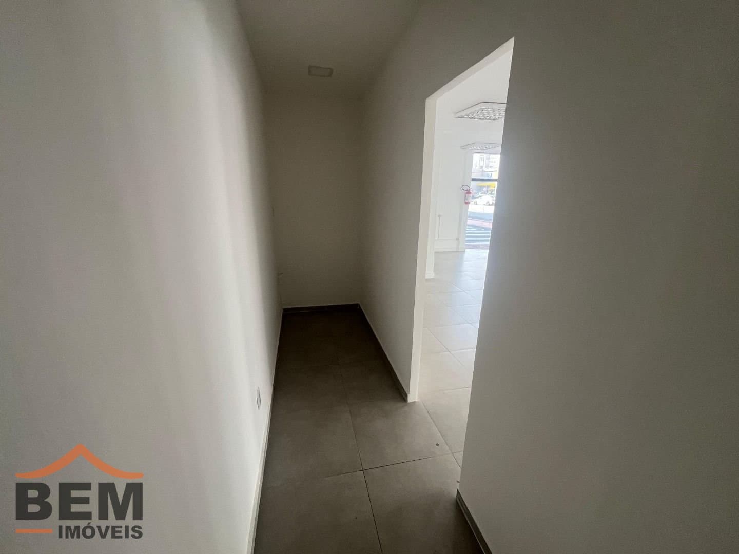 Salas/Conjuntos para Locação com 60m² no bairro Centro, em Balneário Camboriú: 09- SALA COMERCIAL 