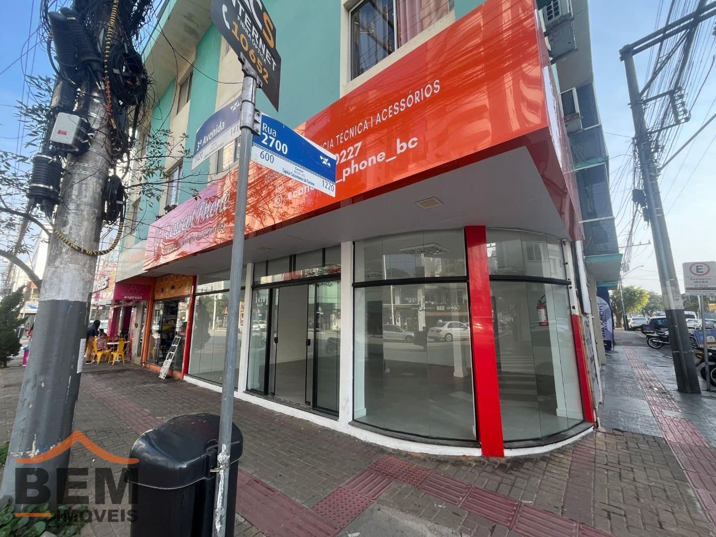 Salas/Conjuntos para Locação com 60m² no bairro Centro, em Balneário Camboriú: 02-  FACHADA