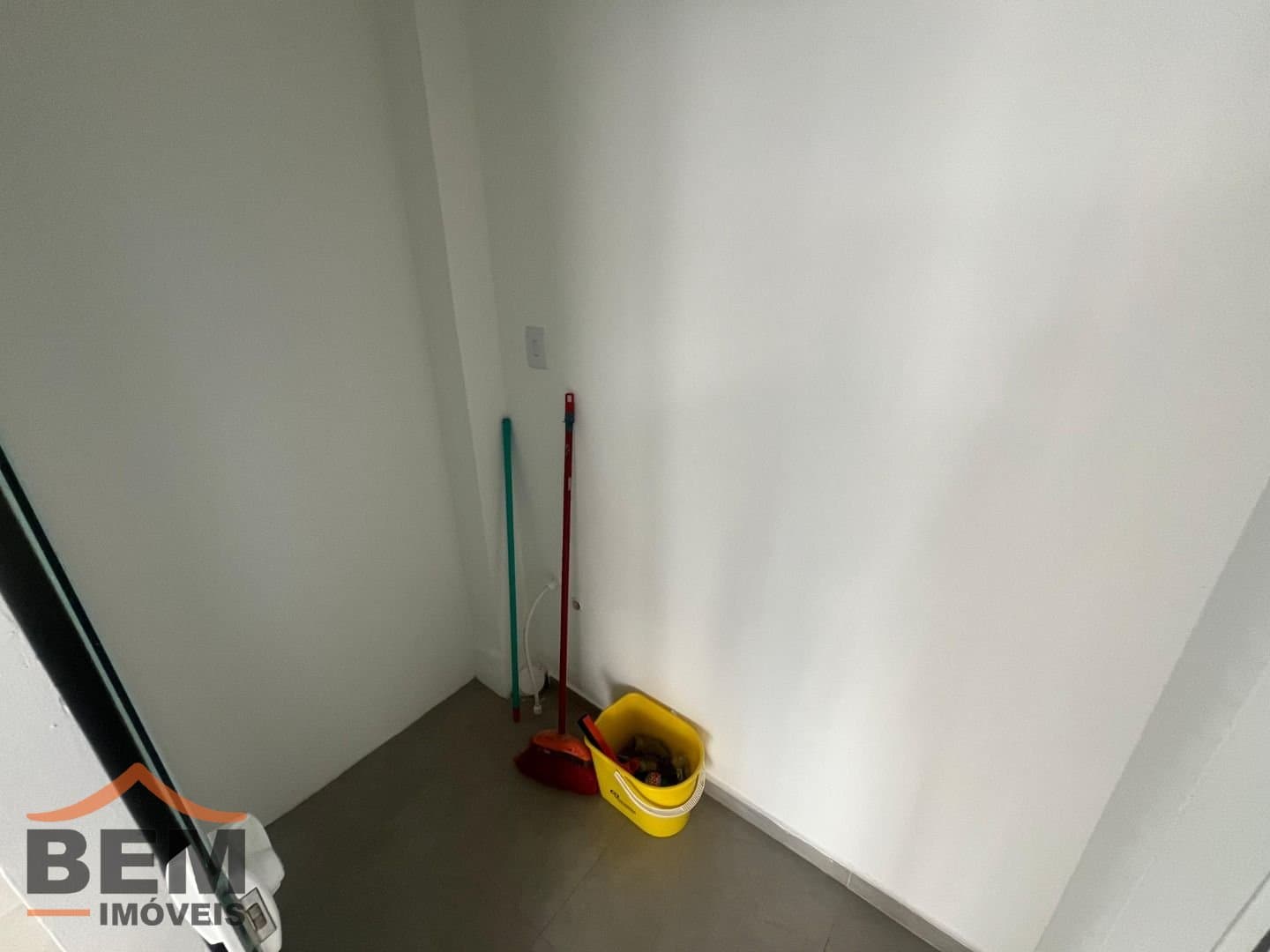 Salas/Conjuntos para Locação com 60m² no bairro Centro, em Balneário Camboriú: 10- SALA COMERCIAL 