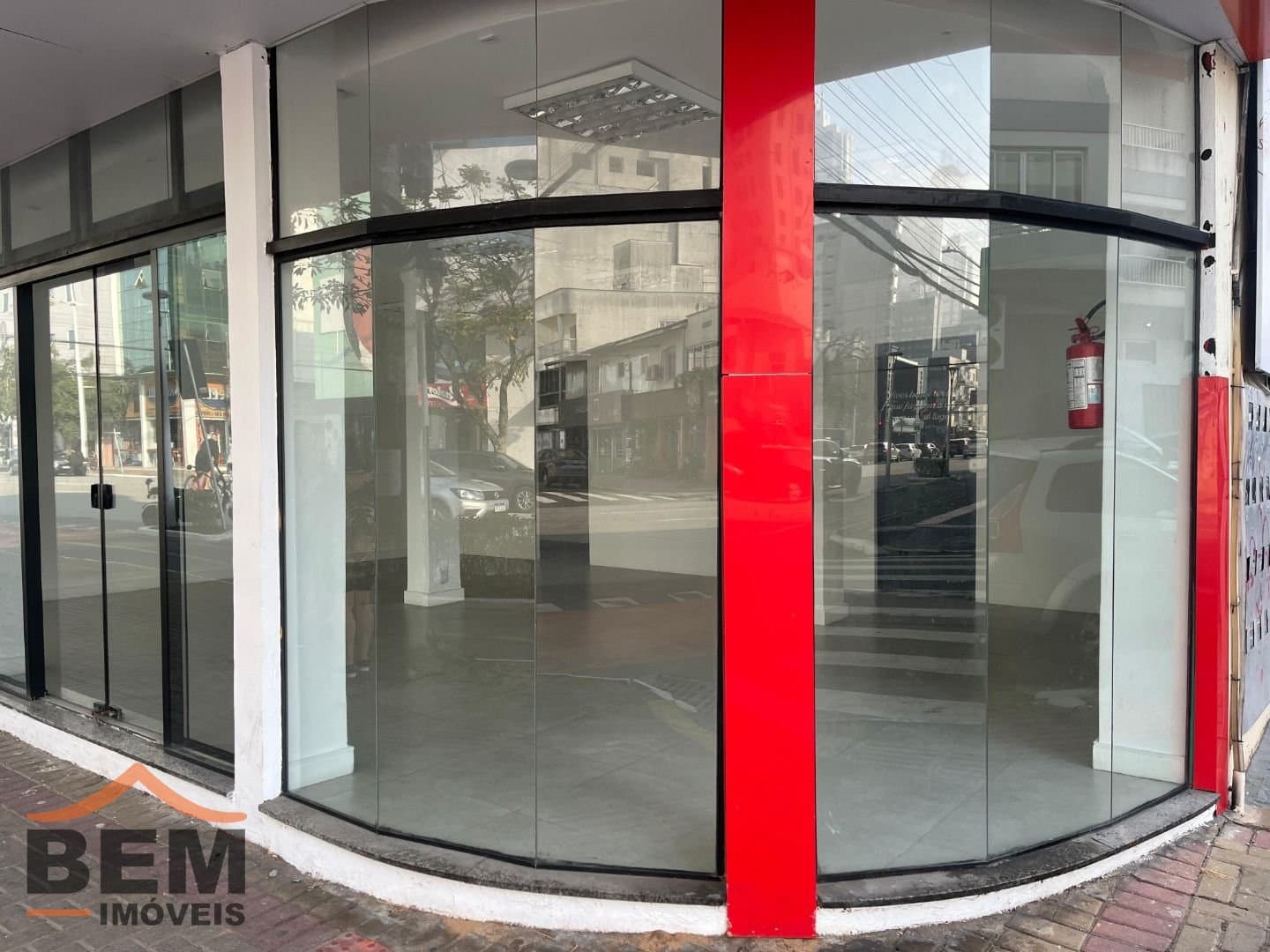 Salas/Conjuntos para Locação com 60m² no bairro Centro, em Balneário Camboriú: 06-  FACHADA