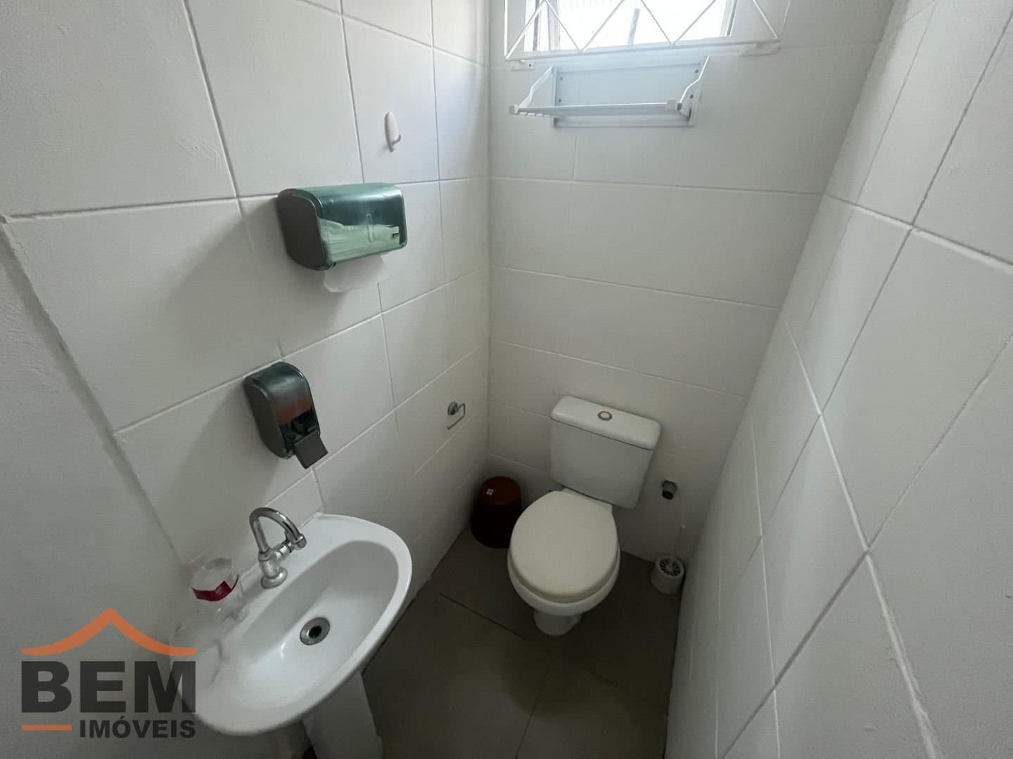 Salas/Conjuntos para Locação com 60m² no bairro Centro, em Balneário Camboriú: 13- BANHEIRO 