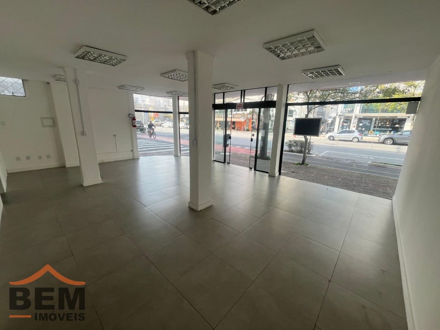 Salas/Conjuntos para Locação com 60m² no bairro Centro, em Balneário Camboriú: 15-SALA COMERCIAL 
