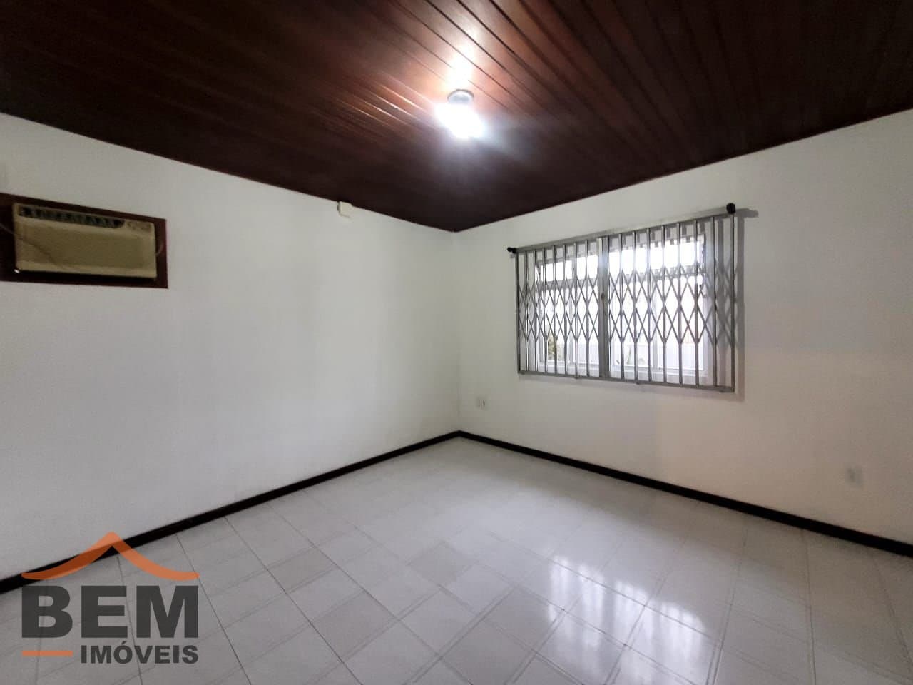 Casa para Locação com 4 quartos e 240m² no bairro São Vicente, em Itajaí