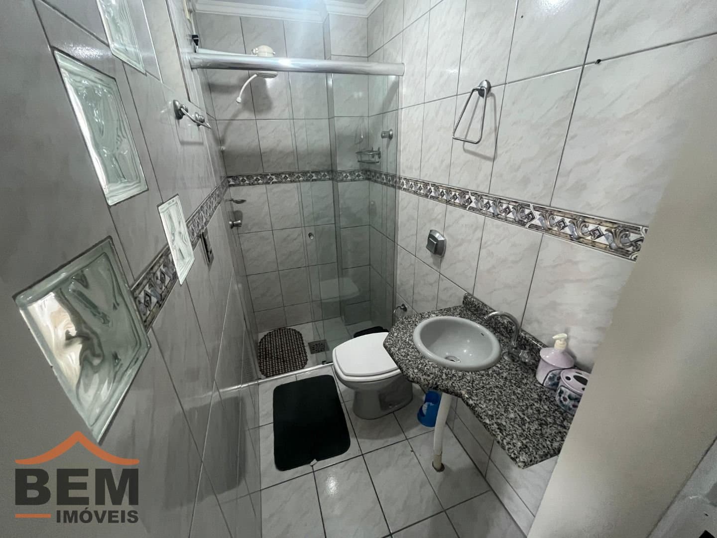 Apartamento para Locação com 3 quartos e 92m² no bairro Centro, em Balneário Camboriú: 07- BANHEIRO 01