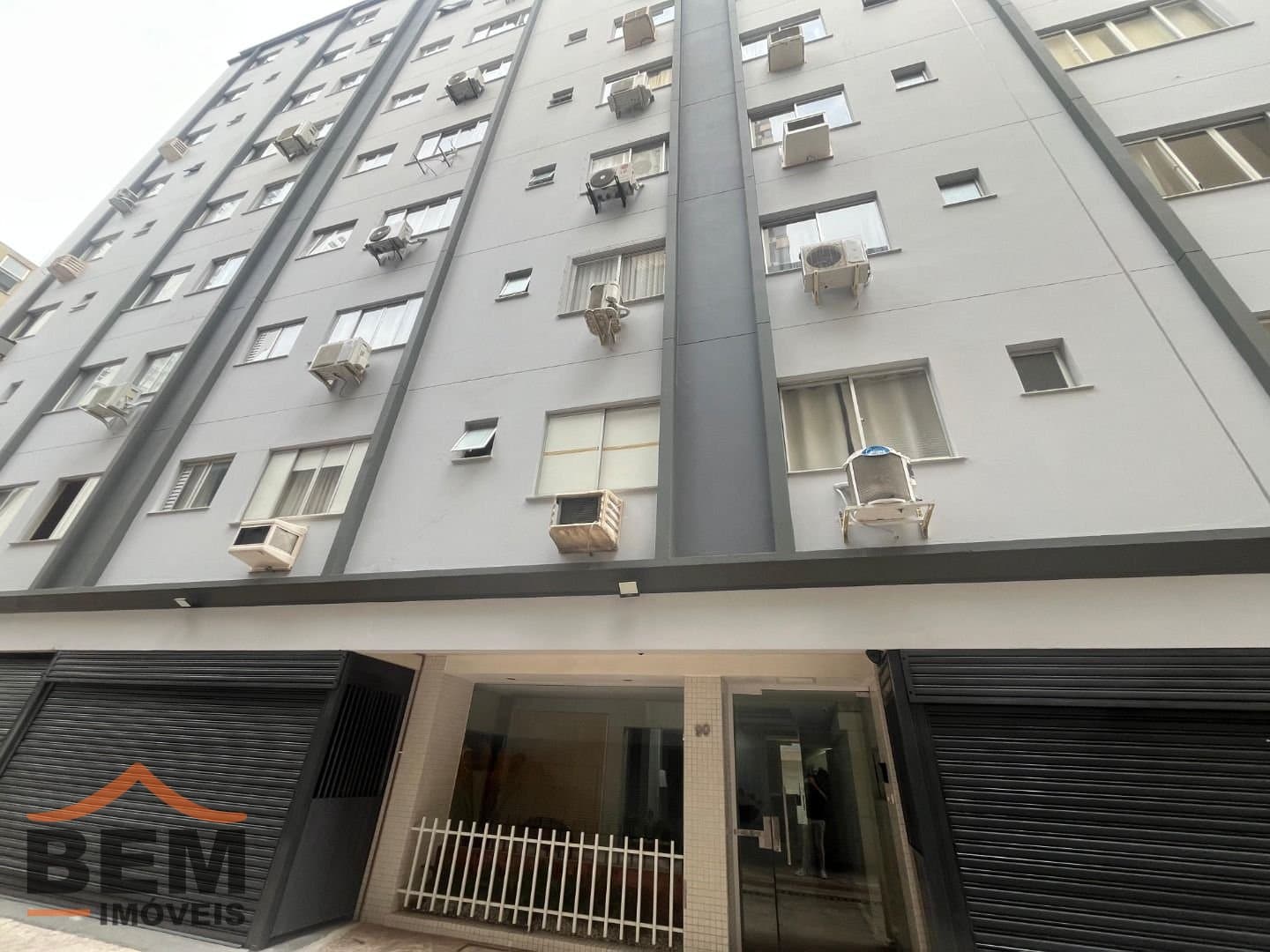 Apartamento para Locação com 3 quartos e 92m² no bairro Centro, em Balneário Camboriú: 01- FACHADA
