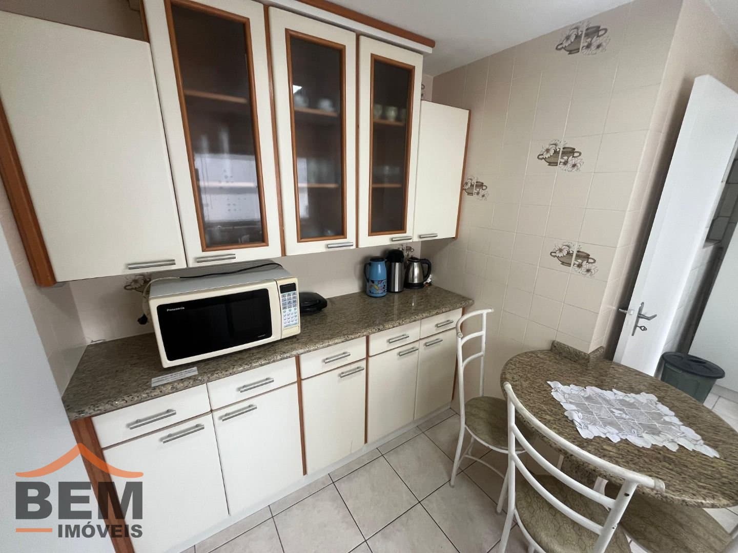 Apartamento para Locação com 3 quartos e 92m² no bairro Centro, em Balneário Camboriú: 03- COZINHA