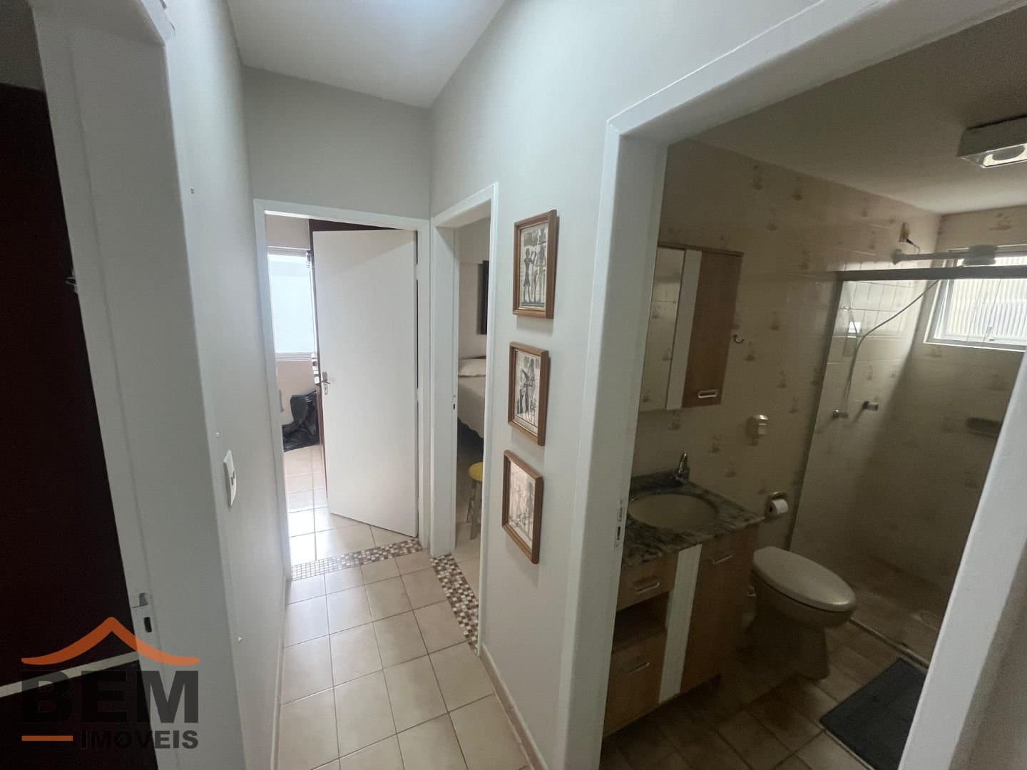 Apartamento para Locação com 3 quartos e 92m² no bairro Centro, em Balneário Camboriú: 12- CORREDOR 
