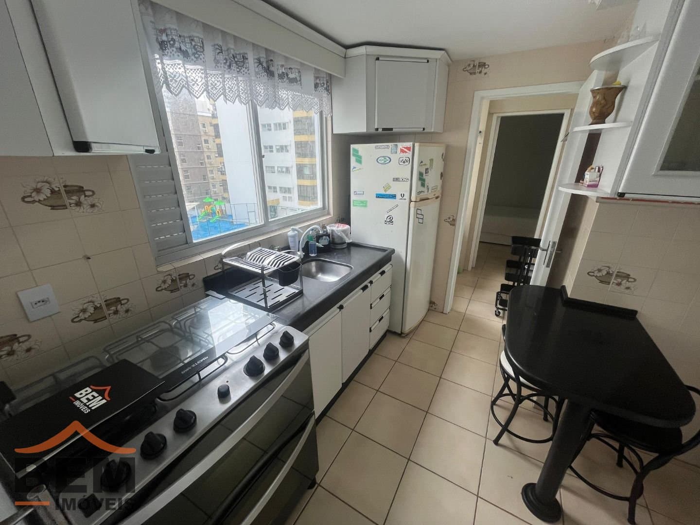 Apartamento para Locação com 3 quartos e 92m² no bairro Centro, em Balneário Camboriú: 14- COZINHA 