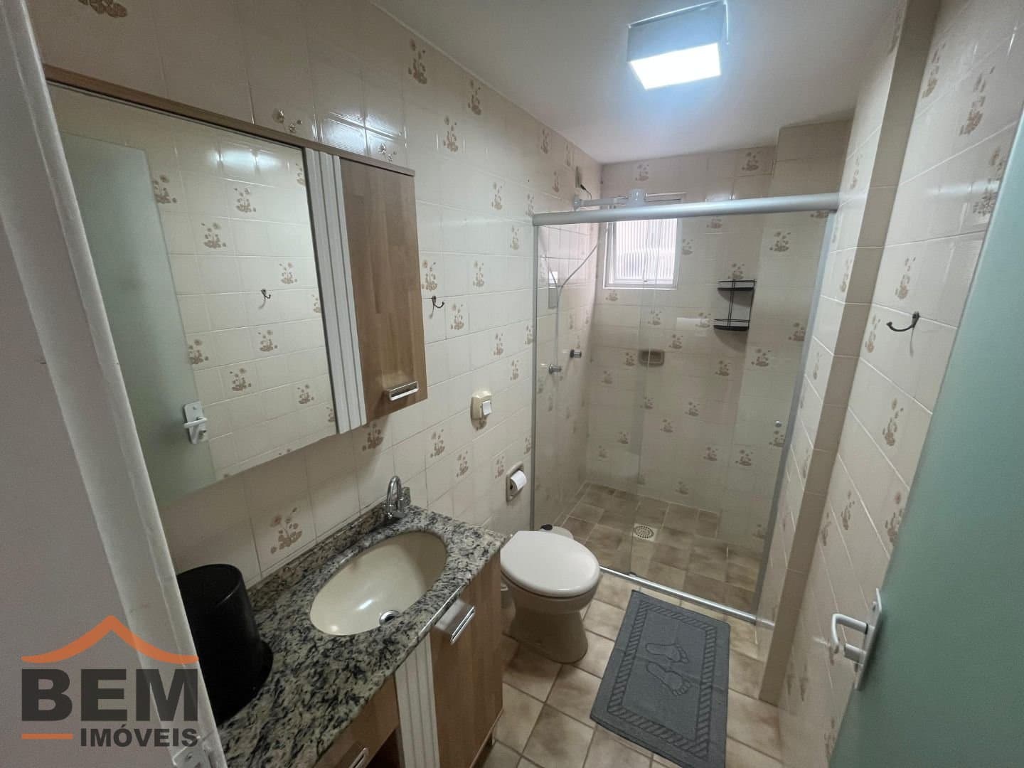 Apartamento para Locação com 3 quartos e 92m² no bairro Centro, em Balneário Camboriú: 07- BANHEIRO 01