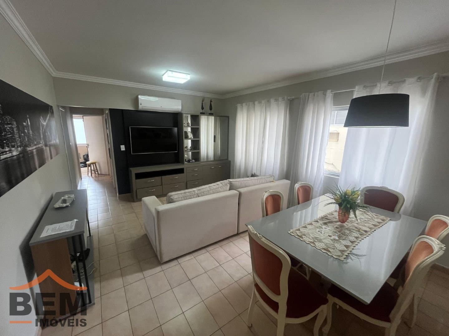 Apartamento para Locação com 3 quartos e 92m² no bairro Centro, em Balneário Camboriú: 04- SALA DE ESTAR 