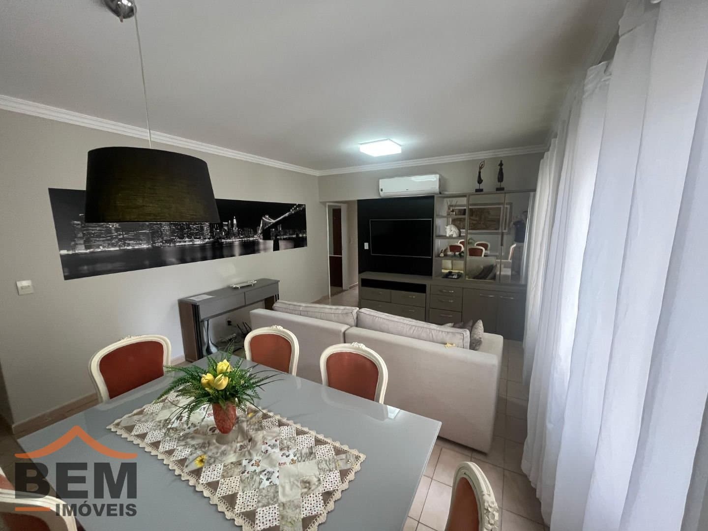 Apartamento para Locação com 3 quartos e 92m² no bairro Centro, em Balneário Camboriú: 05- SALA DE ESTAR 