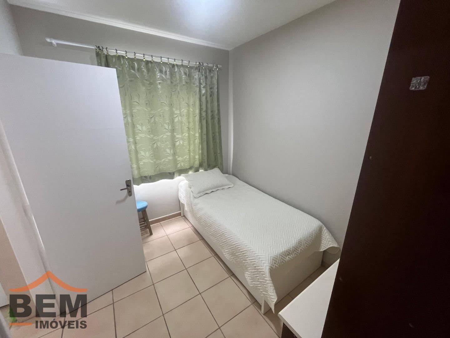 Apartamento para Locação com 3 quartos e 92m² no bairro Centro, em Balneário Camboriú: 06- DORMITÓRIO 01