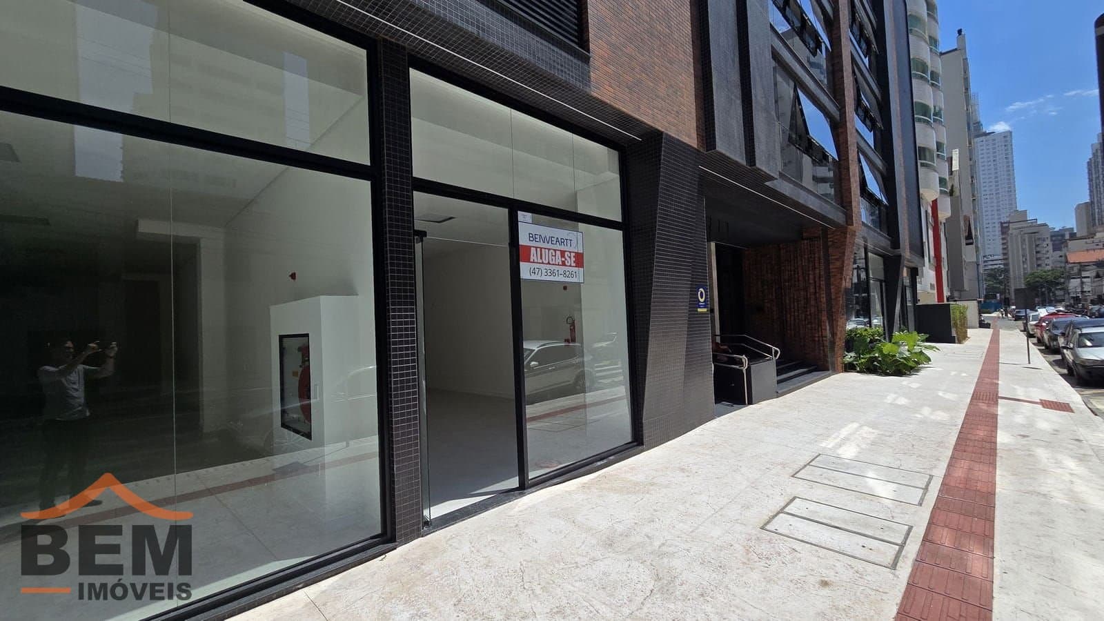 Salas/Conjuntos para Locação com 63m² no bairro Centro, em Balneário Camboriú: 02- FACHADA 