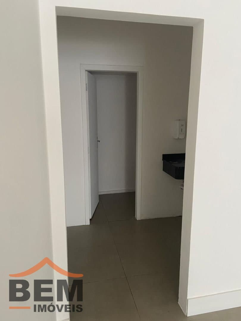 Salas/Conjuntos com 56m² no bairro Centro, em Balneário Camboriú: 05- BANHEIRO 