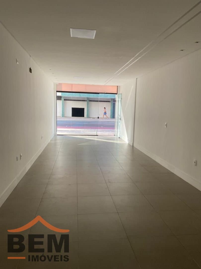 Salas/Conjuntos com 56m² no bairro Centro, em Balneário Camboriú: 01- SALA COMERCIAL 