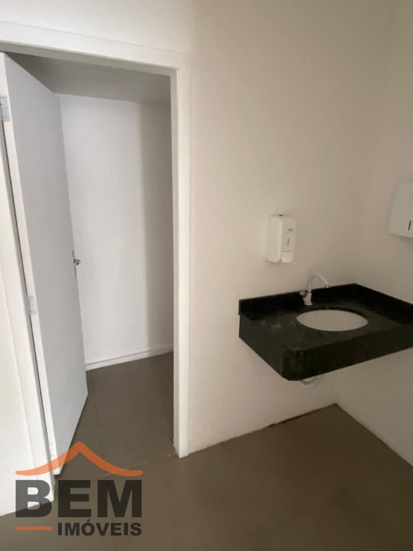 Salas/Conjuntos com 56m² no bairro Centro, em Balneário Camboriú: 04- BANHEIRO 