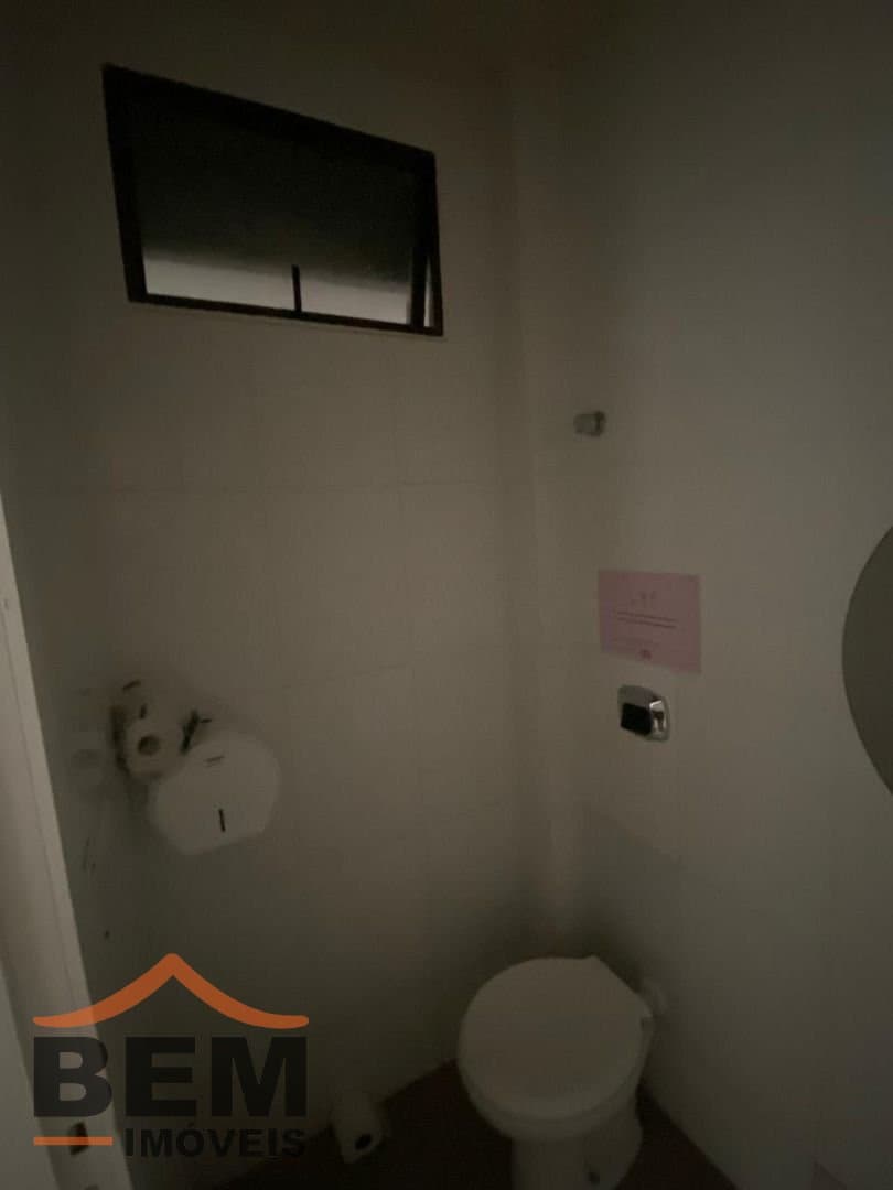 Salas/Conjuntos com 56m² no bairro Centro, em Balneário Camboriú: 08- BANHEIRO 