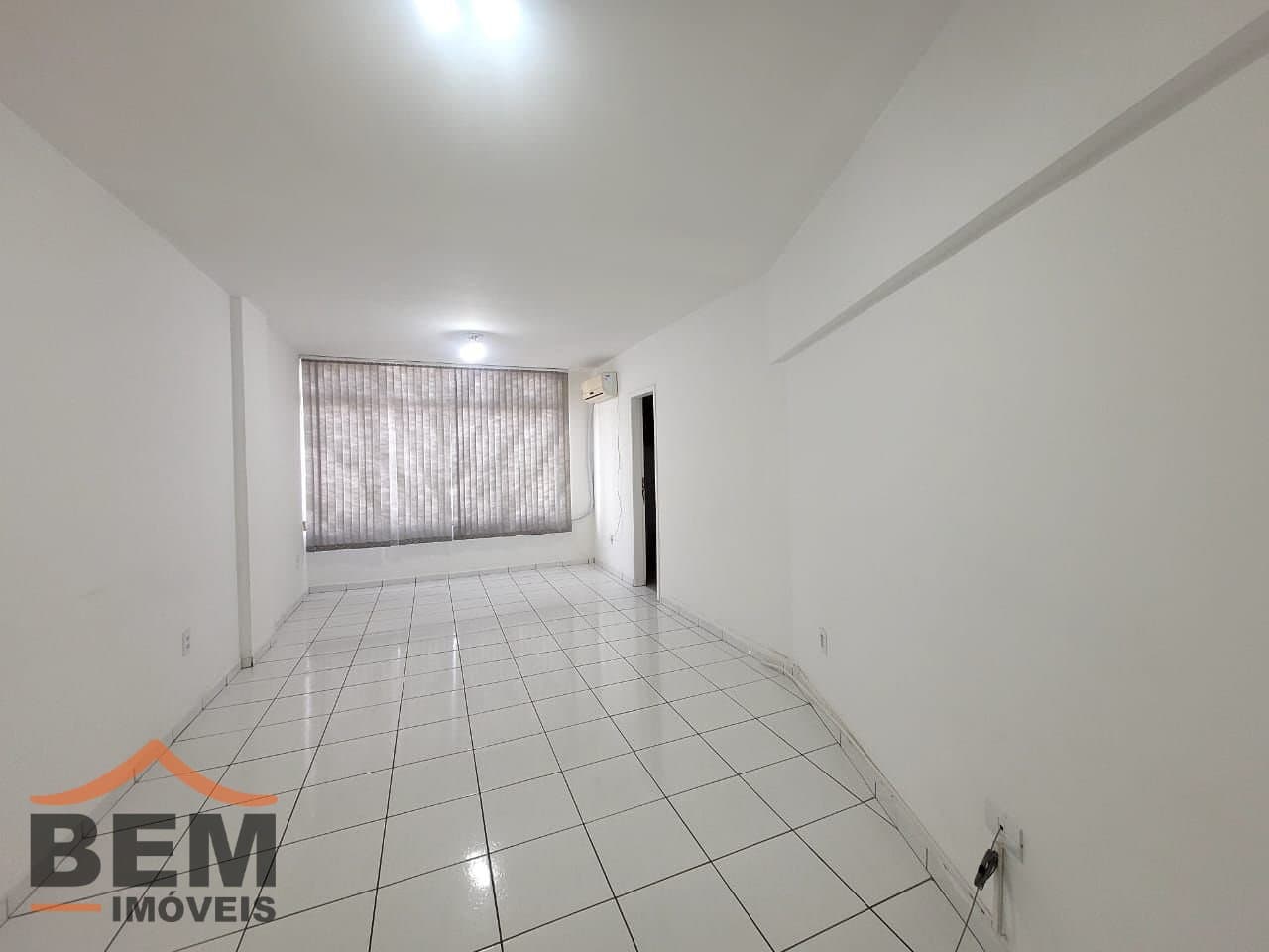 Salas/Conjuntos para Locação com 20m² no bairro Centro, em Itajaí