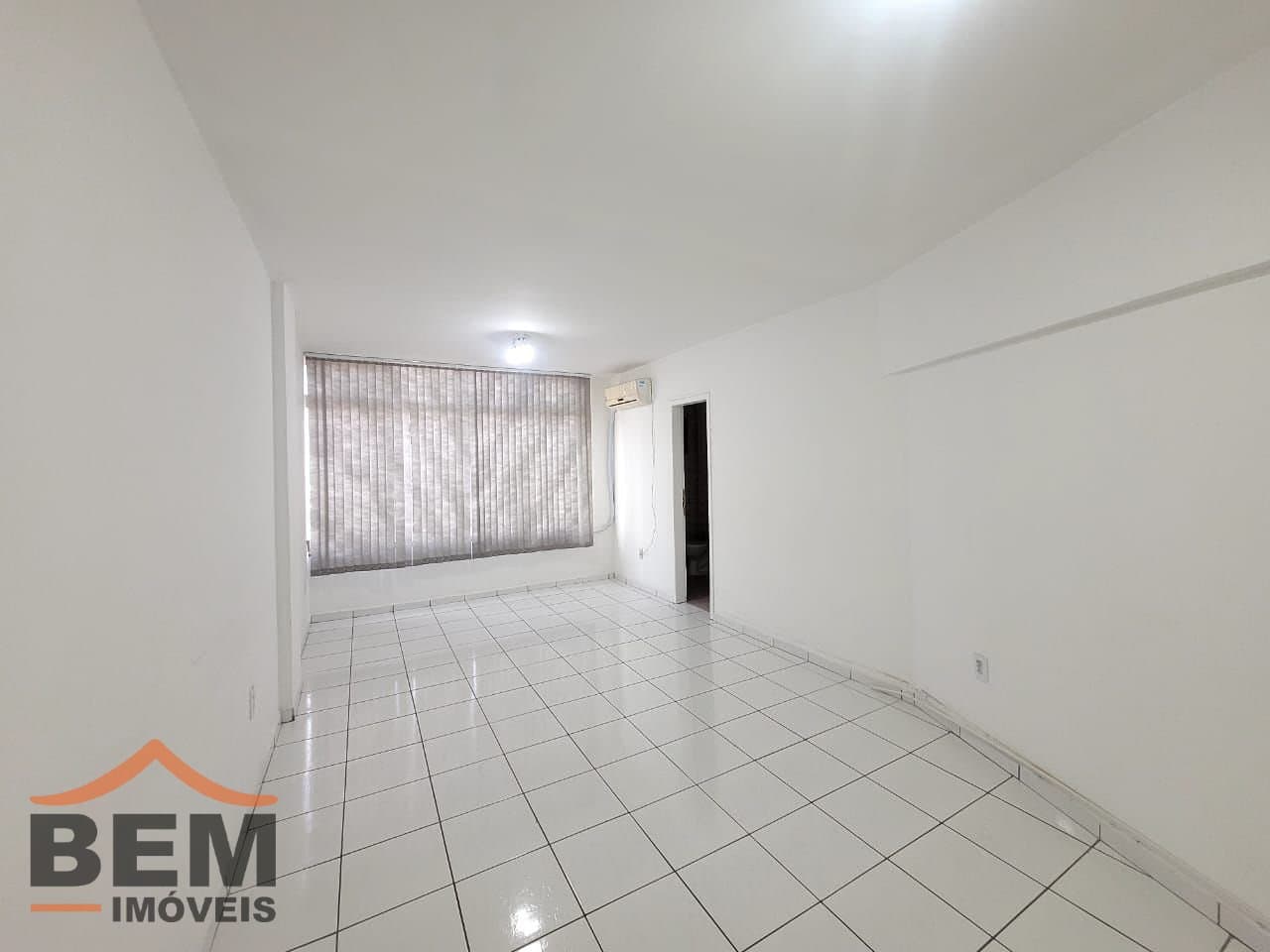 Salas/Conjuntos para Locação com 20m² no bairro Centro, em Itajaí