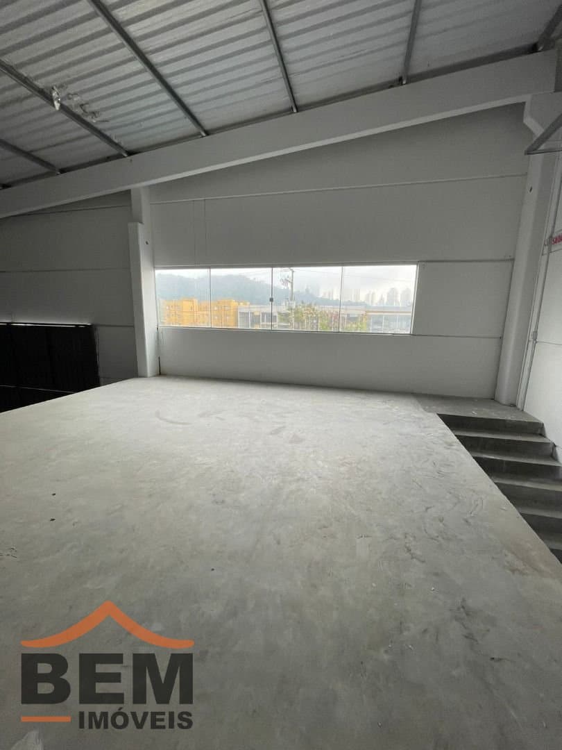Galpão para Locação com 260m² no bairro Nova Esperança, em Balneário Camboriú: 13-GALPÃO 