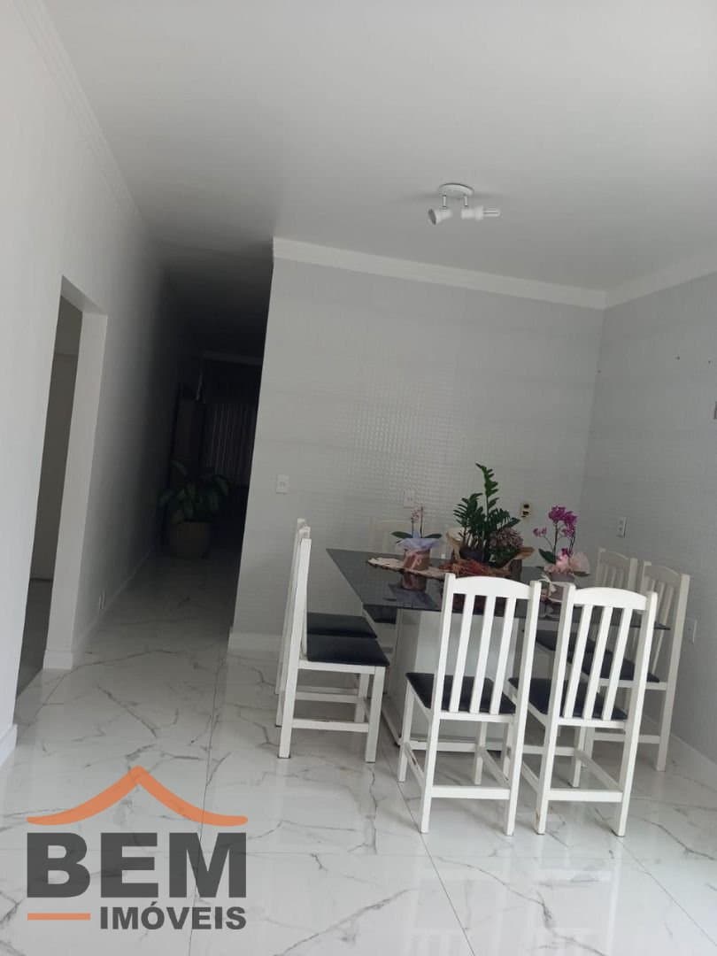 Casa para Venda com 5 quartos e 182m² no bairro São João, em Itajaí