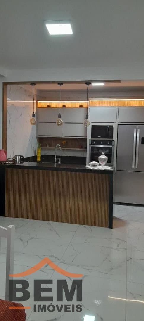 Casa para Venda com 5 quartos e 182m² no bairro São João, em Itajaí