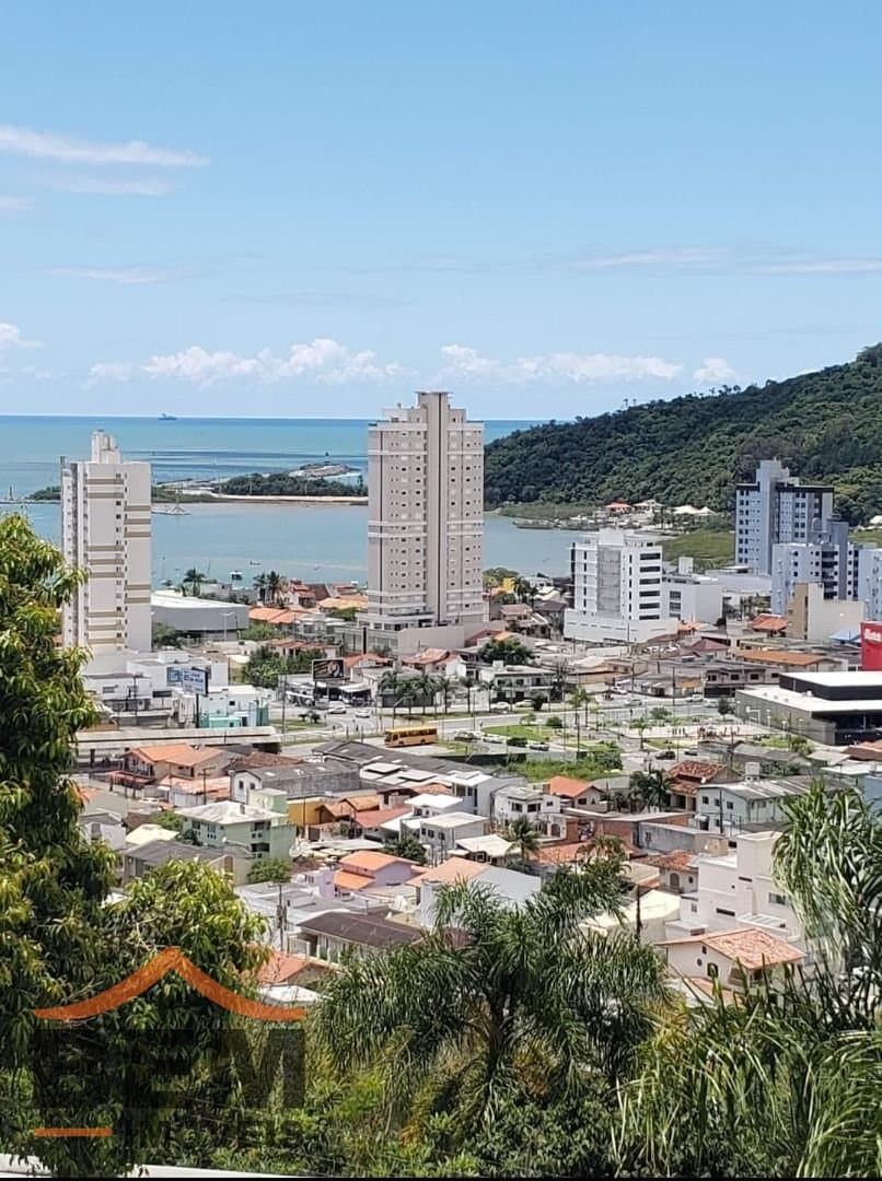 Casa para Venda com 5 quartos e 400m² no bairro Fazenda, em Itajaí