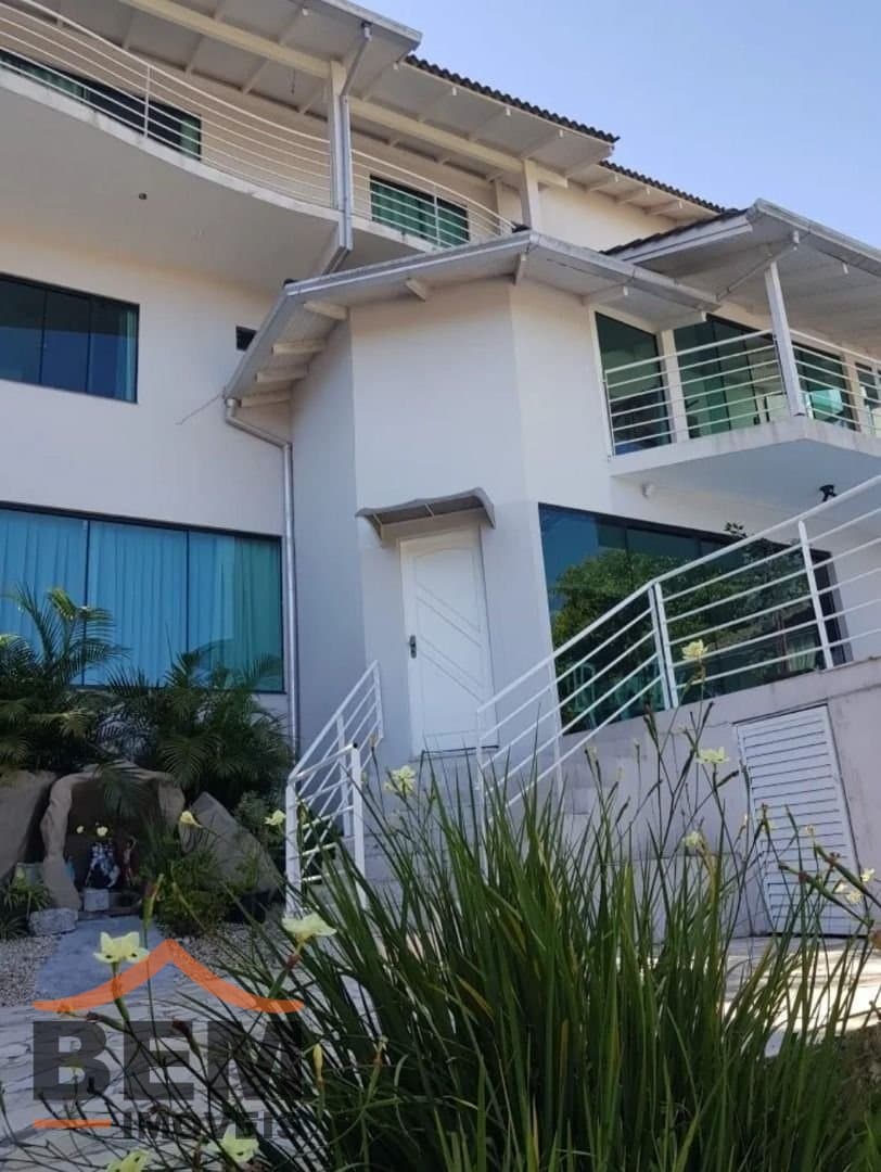 Casa para Venda com 5 quartos e 400m² no bairro Fazenda, em Itajaí