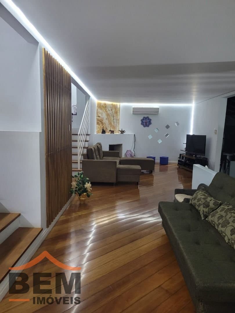 Casa para Venda com 5 quartos e 400m² no bairro Fazenda, em Itajaí