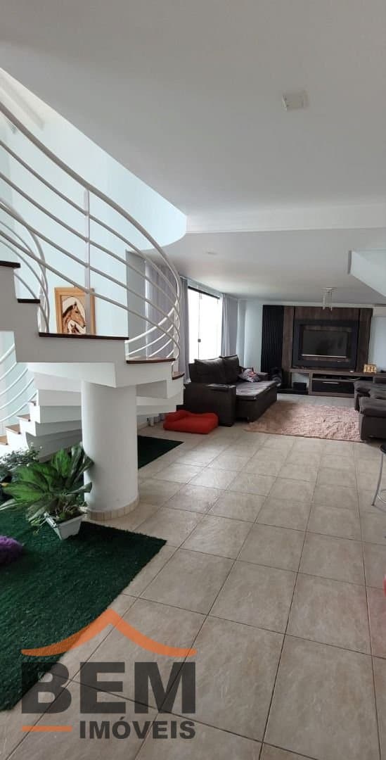 Casa para Venda com 5 quartos e 400m² no bairro Fazenda, em Itajaí