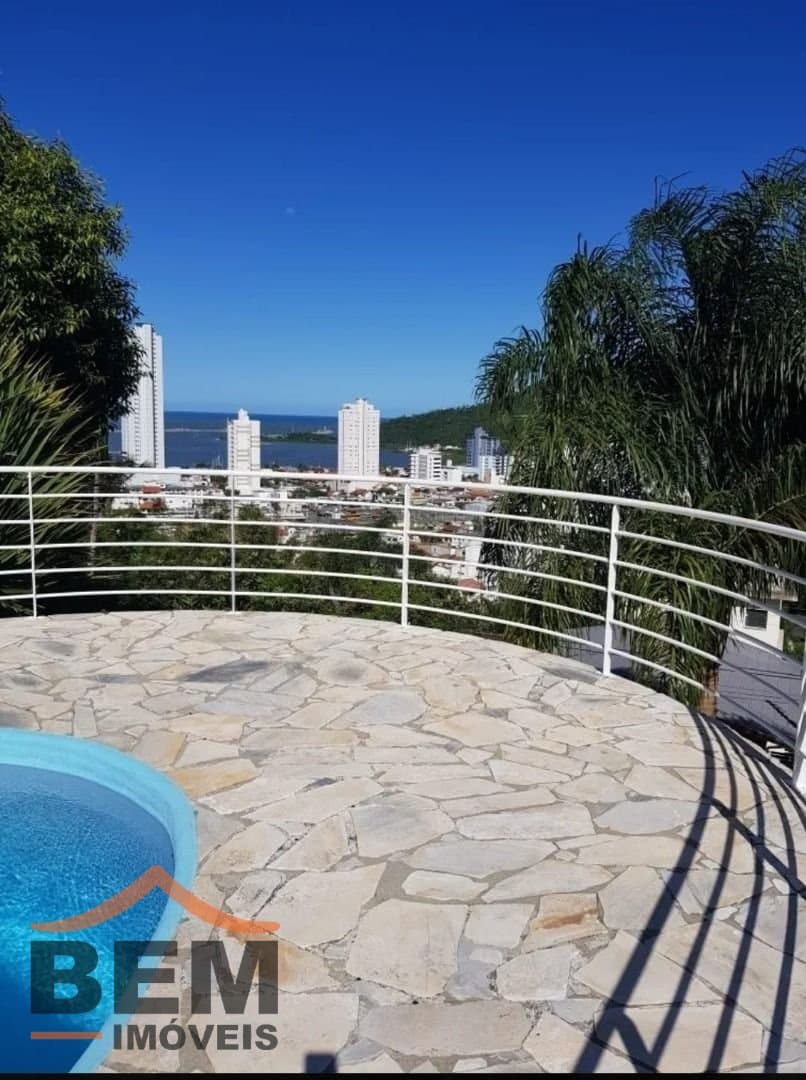 Casa para Venda com 5 quartos e 400m² no bairro Fazenda, em Itajaí