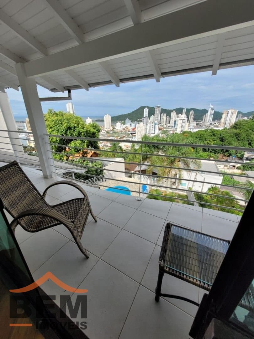 Casa para Venda com 5 quartos e 400m² no bairro Fazenda, em Itajaí