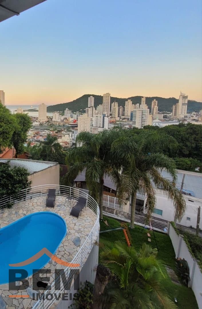 Casa para Venda com 5 quartos e 400m² no bairro Fazenda, em Itajaí